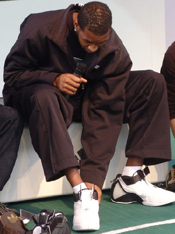 后于詹姆斯 后于詹姆斯